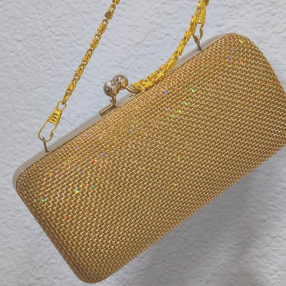 Prom Gold clutch with chain strap
